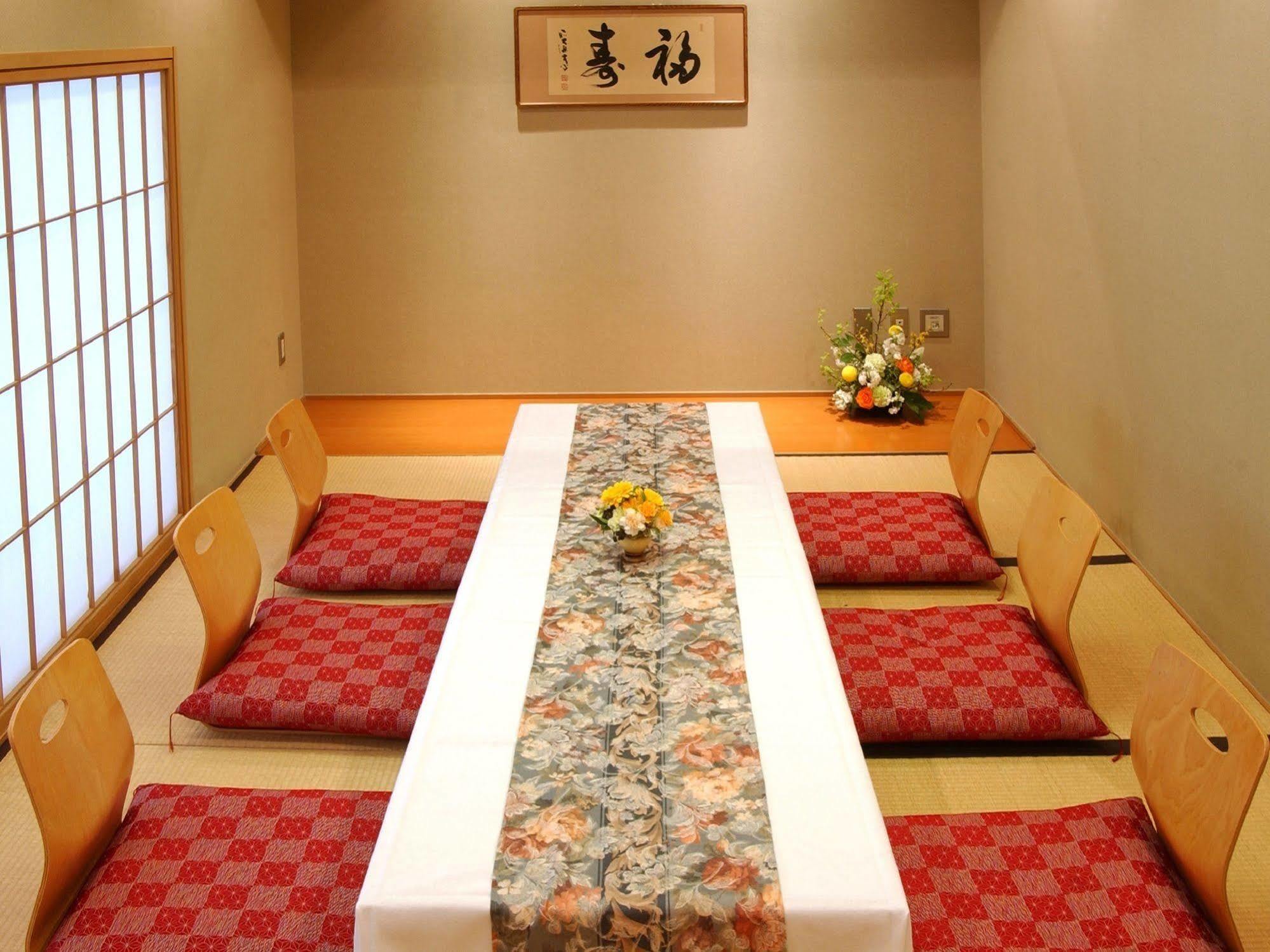 Hotel Crown Palais Kokura Kitakyushu Buitenkant foto